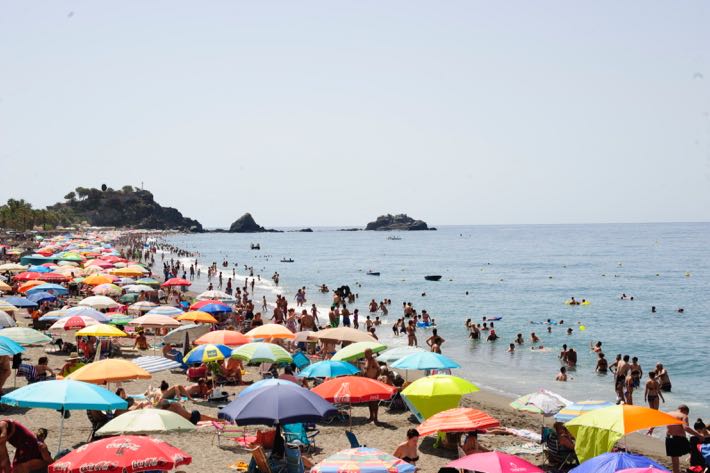 Almuñécar registró una ocupación hotelera del  98 %  durante el Puente de Agosto.